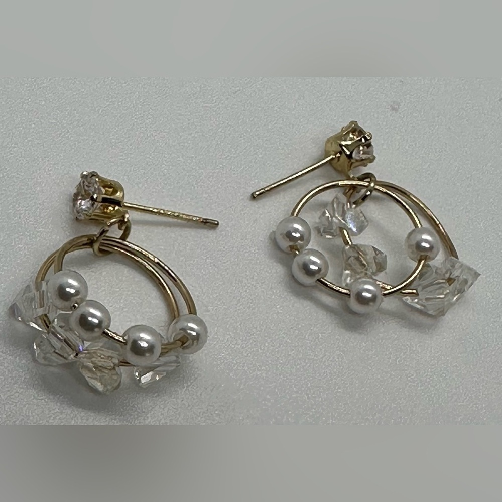 ✨ NWT Delicate Gold Crystal Pearl Hoop Dangle Earrings ✨ - Picture 15 of 16